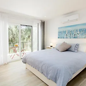 Perfectly Located Beachside In Elviria Marbella